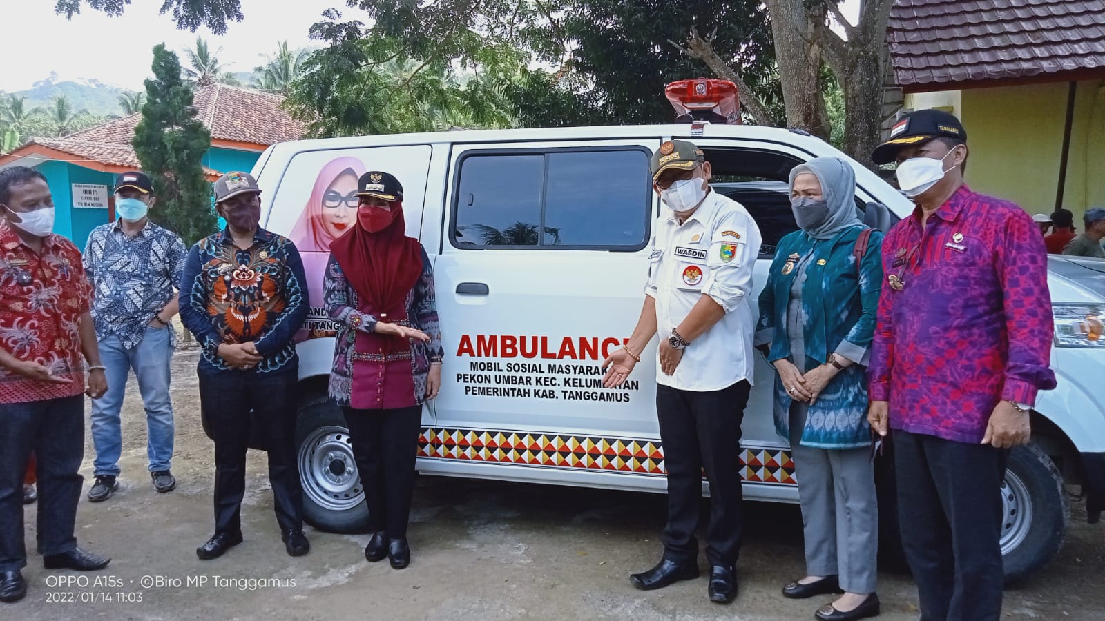 Kunker ke Kelumbayan, Bupati Tanggamus Serahkan Ambulans untuk Lima Pekon