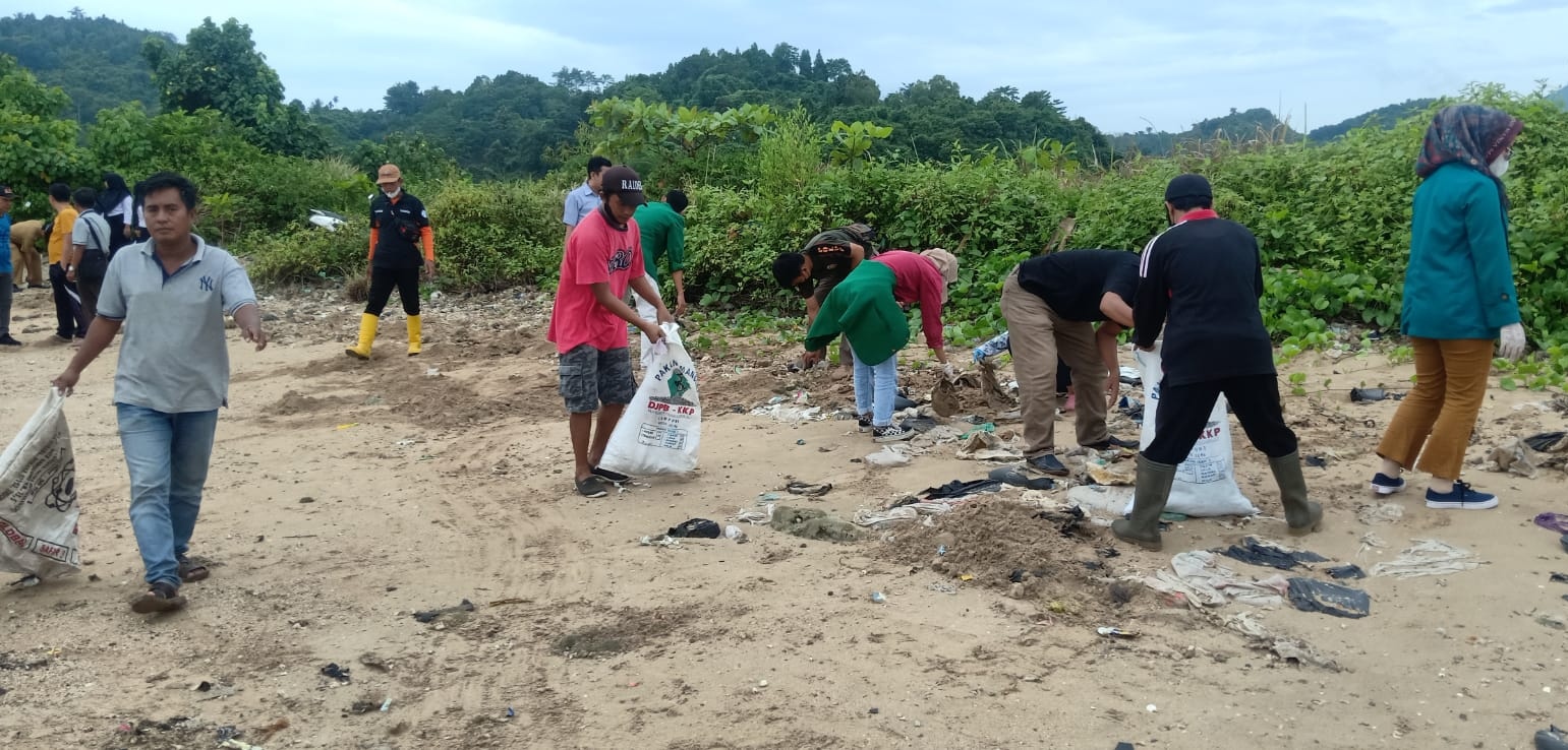 Bersih Pantai Jadi Agenda Rutin