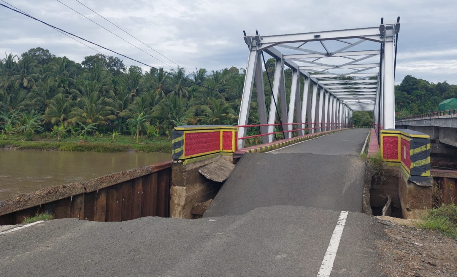 Maret, PJN Perbaiki Jalan Putus di Way Tenumbang