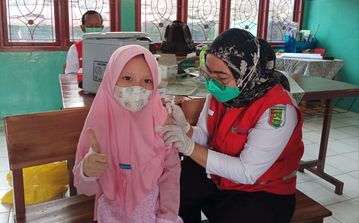Vaksinasi Dosis II MI Diniyah Putri Hampir 100 Persen