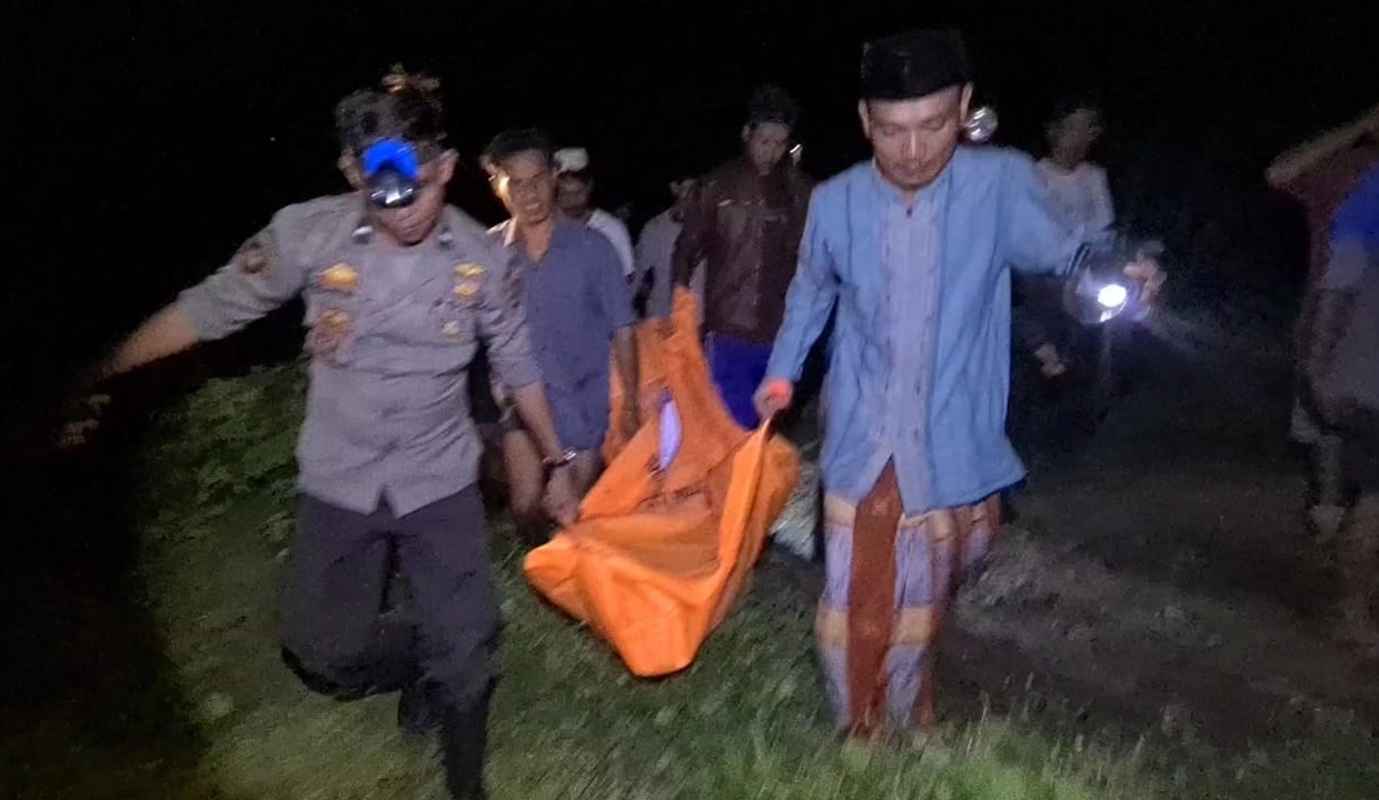 Periksa Tambak, Satpam Temukan Mayat di Muara Sungai 