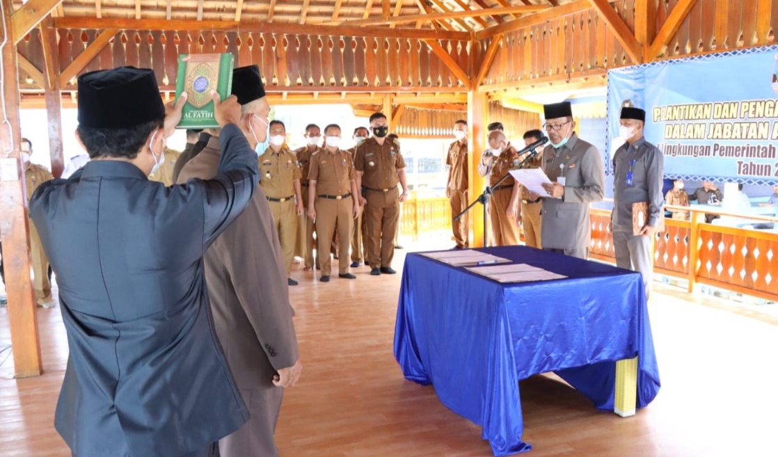 Bupati Agus Istiqlal Lantik Empat Irban