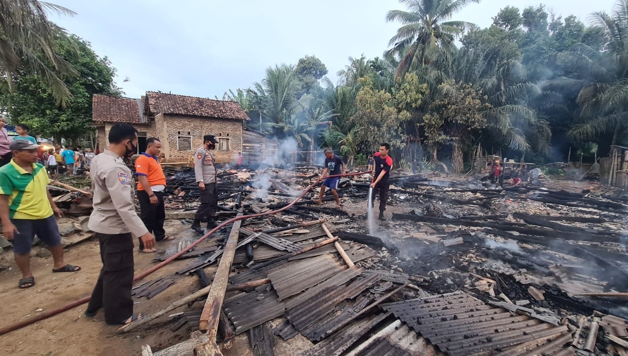 Dua Rumah di Ngambur Hangus, Kerugian Ratusan Juta