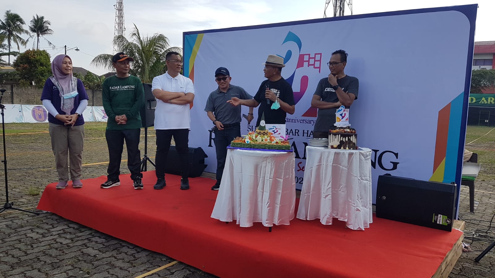 HUT ke-22 Radar Lampung, Senam Bareng Dahlan Iskan Hingga Potong Tumpeng