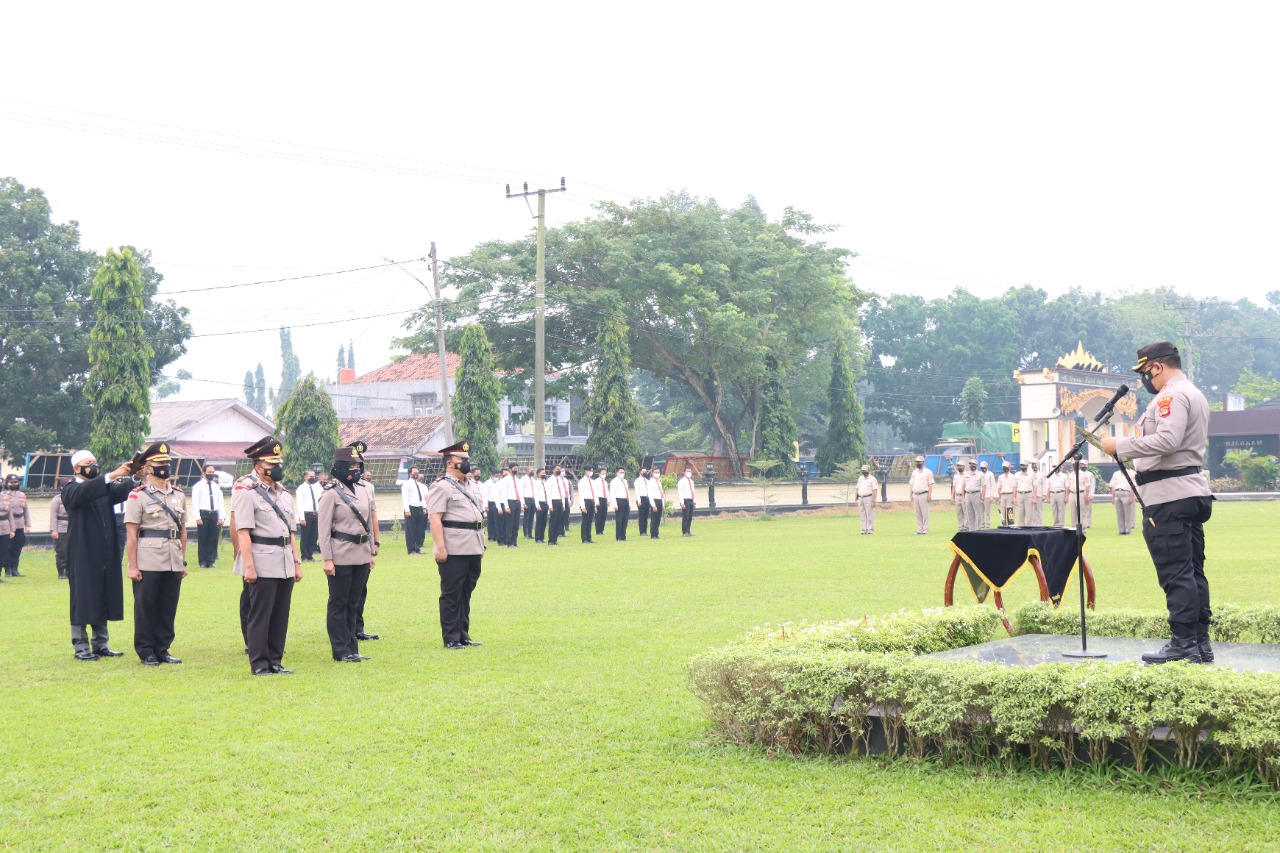 Kapolres Lamtim Sertijab Wakapolres dan 3 Perwira