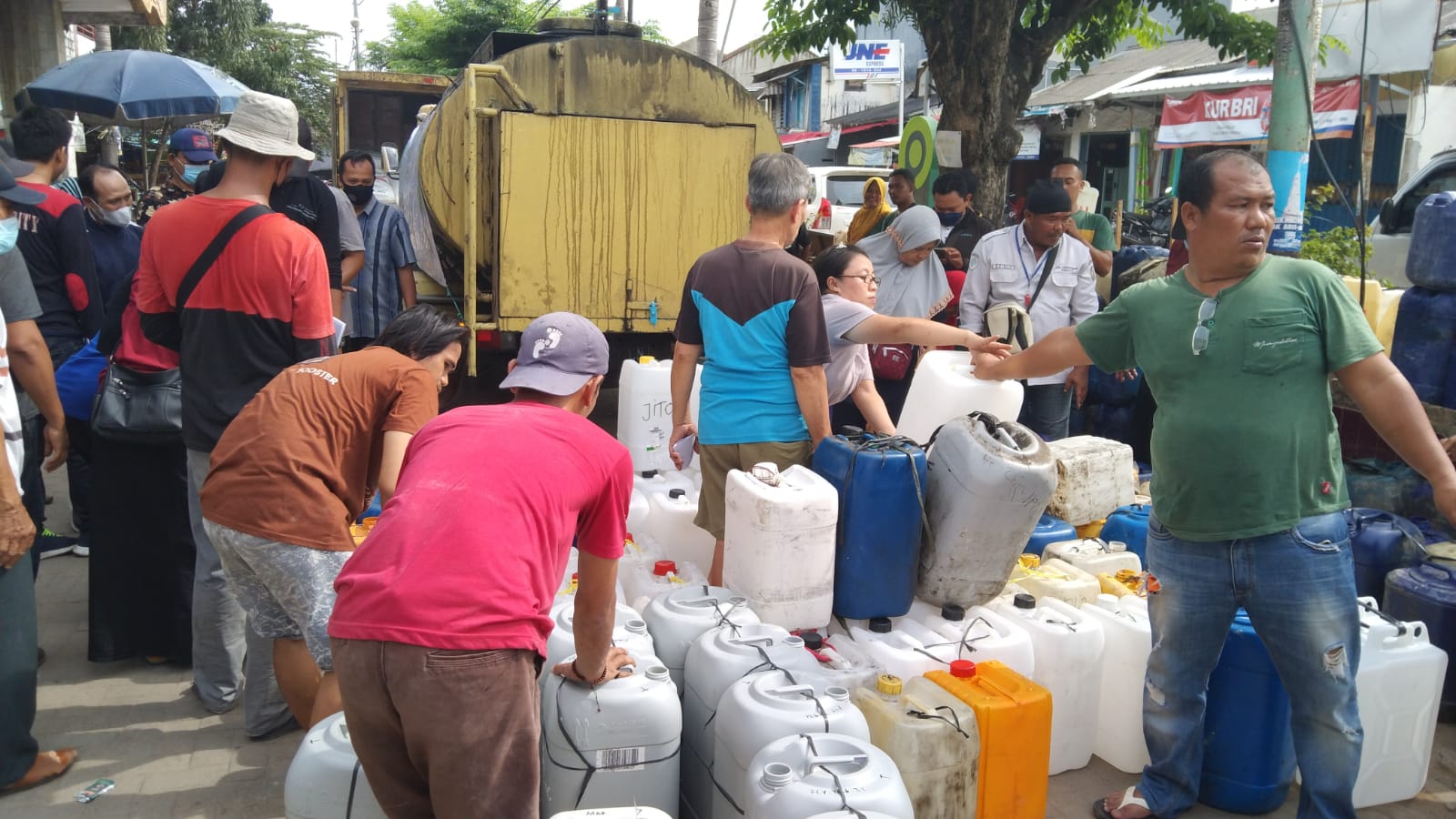 Minyak Goreng Datang, Langsung Diserbu