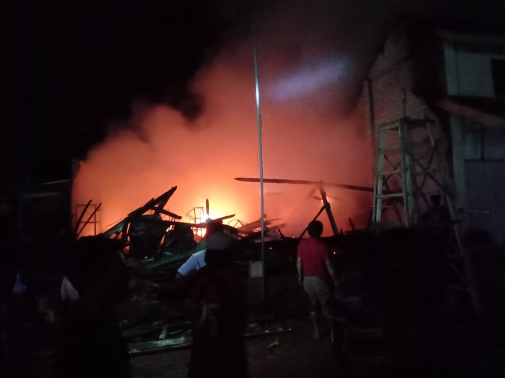 Pasar Desa Sadar Sriwijaya Terbakar, Tiga Toko Hangus