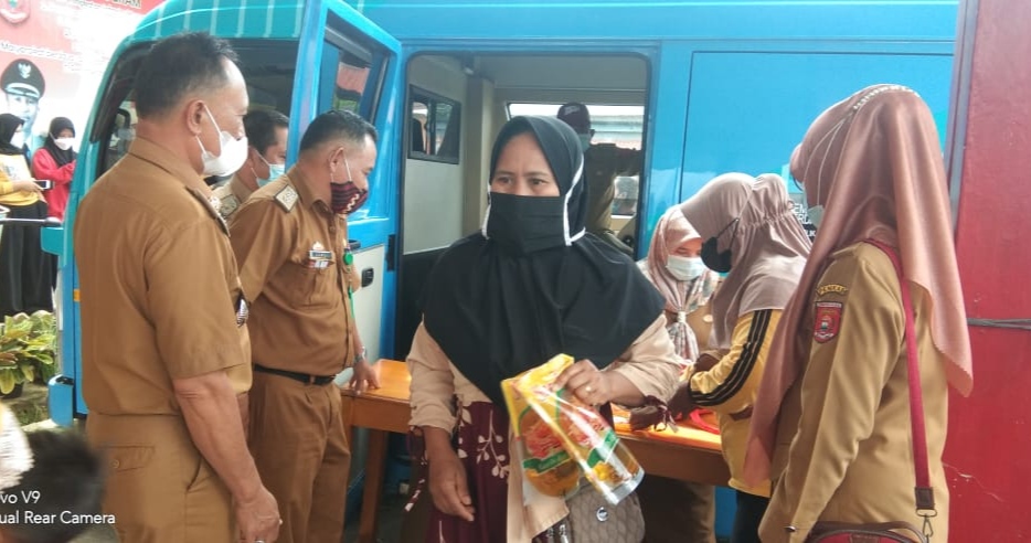 Warga Serbu Operasi Pasar Minyak Goreng di Batubrak