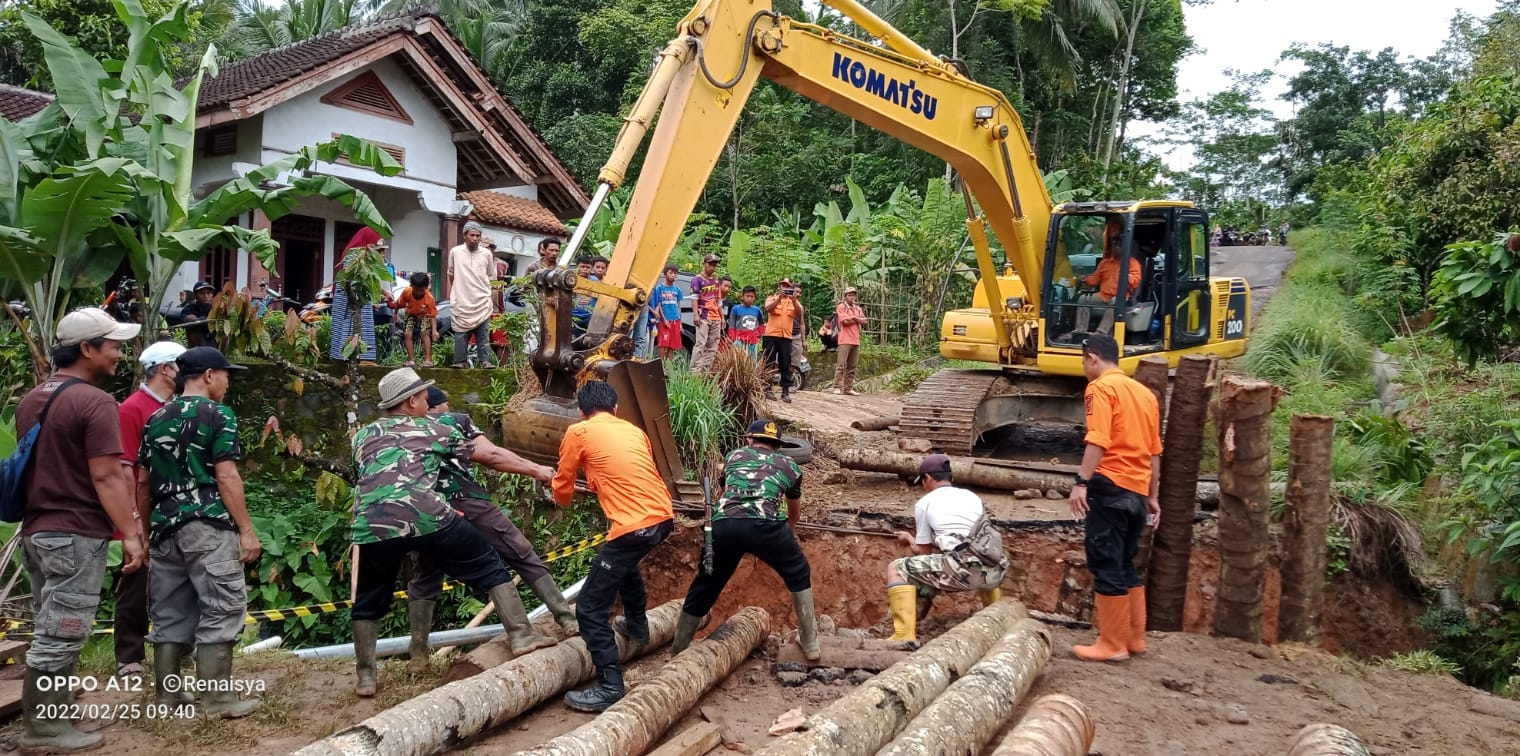 BPBD Bangun Jembatan Darurat di Kelumbayan Barat