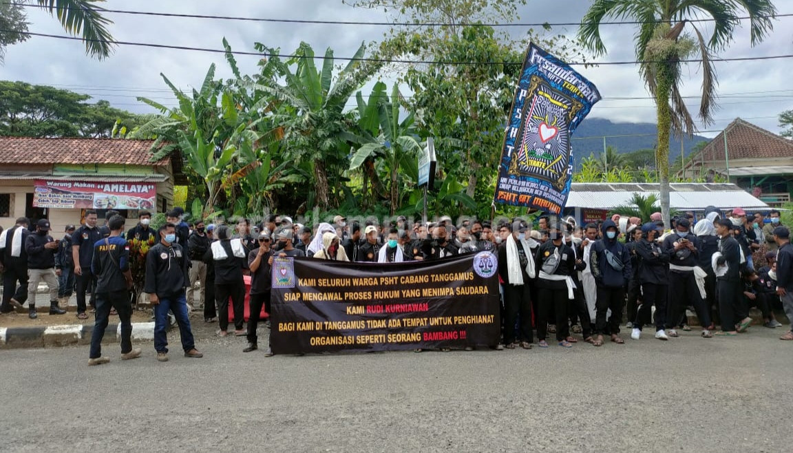 Aksi Solidaritas, Warga PSHT Datangi Mapolres Tanggamus