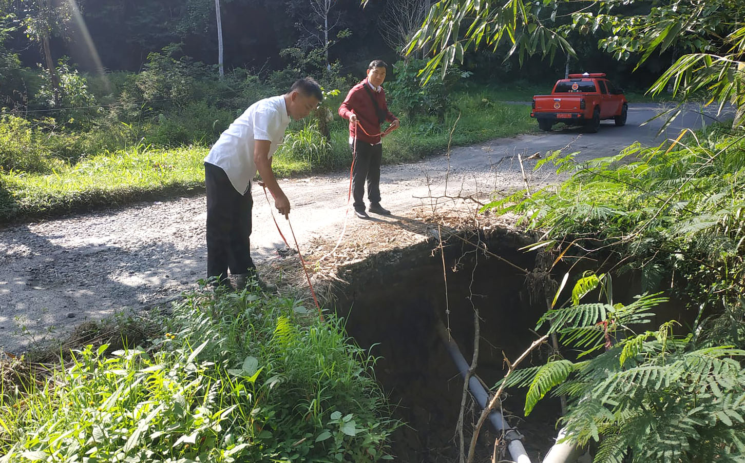 Jalan Utama Menuju Serdang Atas Nyaris Putus