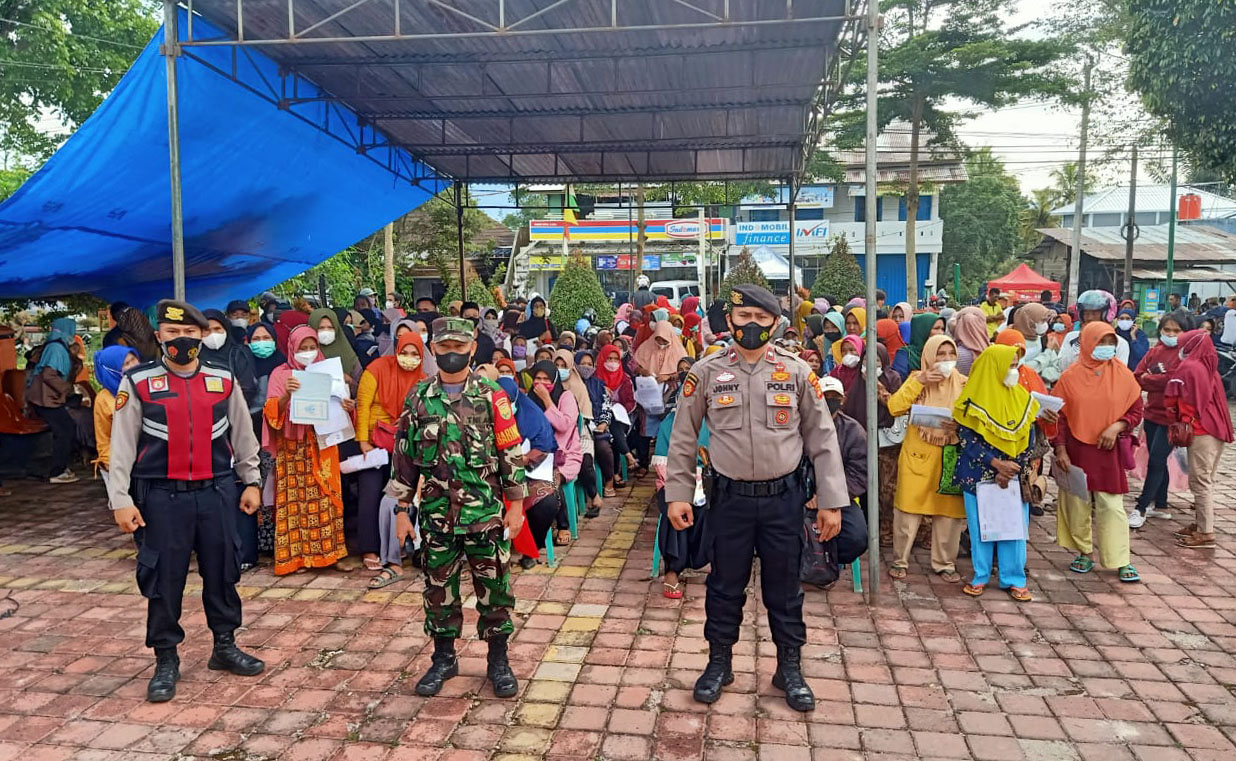 Salurkan BLT Minyak Goreng dan Bansos Sembako untuk 25.409 KPM