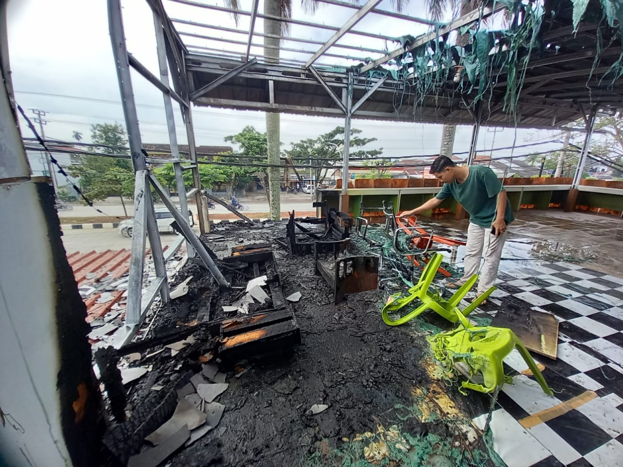 Cafe Terbakar di Jalur Dua Korpri, Pemilik Rugi Jutaan Rupiah