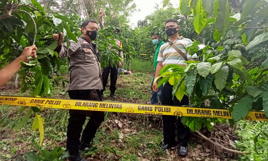 Pemburu Babi Temukan Mayat Lelaki di Kebun